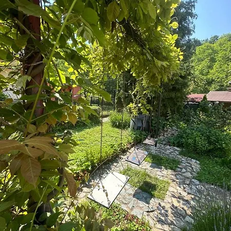 Beautiful House Overlooking Apartman Szarajevó