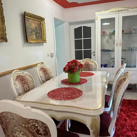 Beautiful House Overlooking Appartement